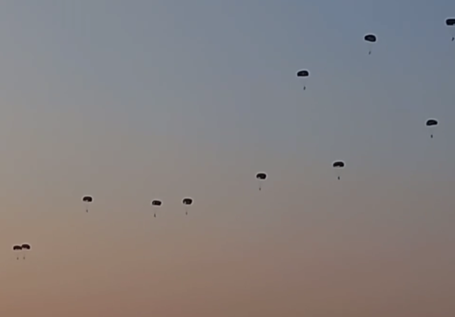 Μα καλά....πετάτε τα κορμιά σας στον αέρα; Κομάντος είμαστε, με φίλους αετούς